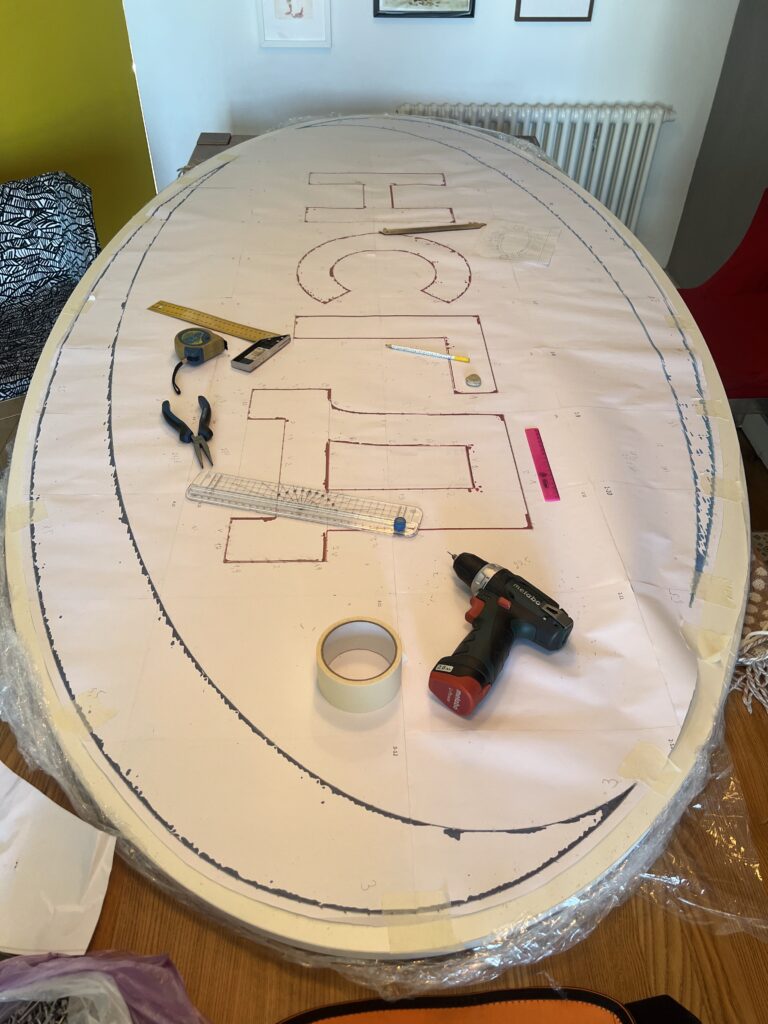 Стринг-арт логотип. 2300 х 1200 см